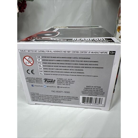 Funko Pop! Marvel - Deadpool:‎ Deadpool With Candy Canes #400 - Picture 6 of 9